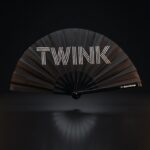 Festival Fan “TWINK” i sort – Rave & Pride statement – Visning 1