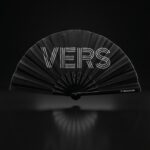 Festival Fan “VERS” i sort – statement til Rave & CSD – Visning 1