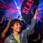 SLAY” festival fan i sort/pink – CSD & Rave accessoire – Visning 2