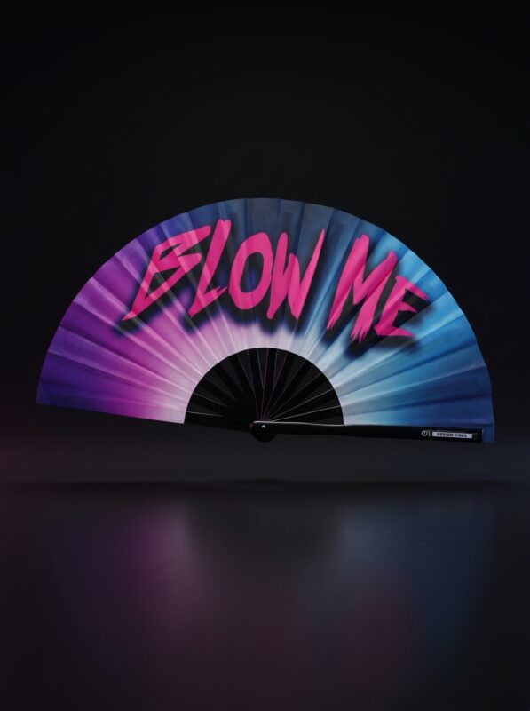 BLOW ME" festival fan i lilla-blå - Rave & CSD accessoire