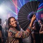 Festivalvifte sort glimmer – elegant rave- & pride-tilbehør – Visning 2
