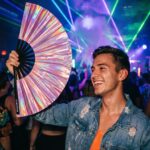 Festival Fan holografisk pink – iriserende Pride accessoire – Visning 2