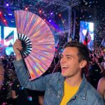 Festival Fan holografisk pink – iriserende Pride accessoire – Visning 4