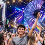 Festival Fan holografisk blå-lilla metallic – Rave accessoire – Visning 4