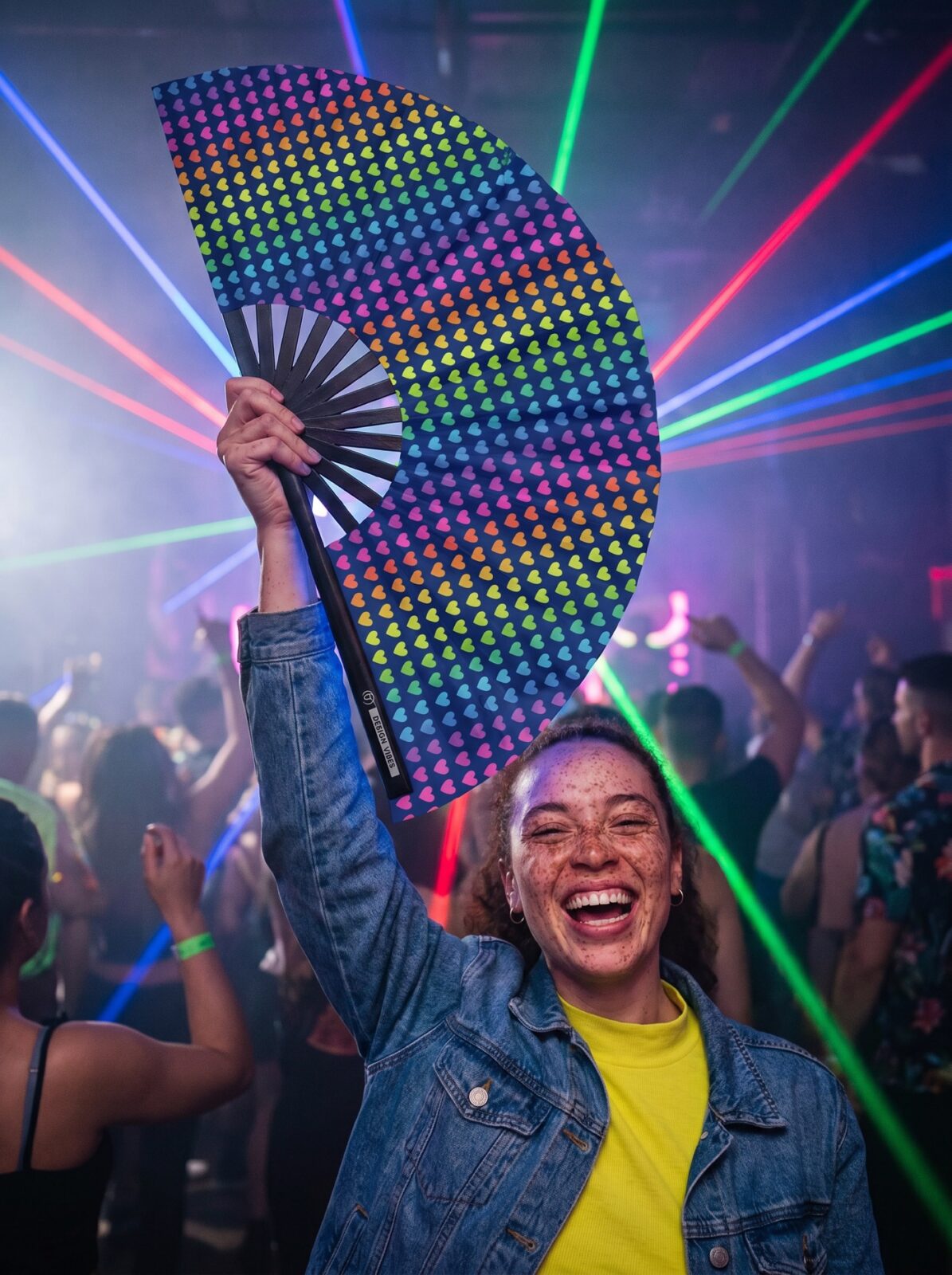 Festival Fan mørkeblå med regnbuehjerter – CSD & Pride – Visning 2