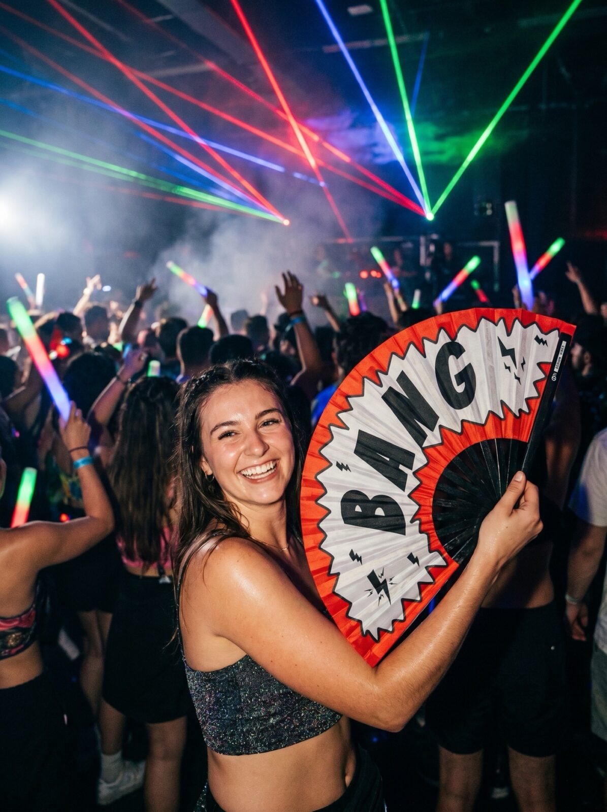 Festival Fan “BANG” comic i rød og hvid – Rave & party accessoire – Visning 2