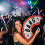 Festival Fan “BANG” comic i rød og hvid – Rave & party accessoire – Visning 2