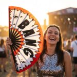 Festival Fan “BANG” comic i rød og hvid – Rave & party accessoire – Visning 3