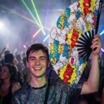 Festival Fan “ZAP BOOM POW” gul comic – Rave & Party – Visning 2