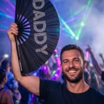 Festival Fan “DADDY” i sort – Rave & Pride accessoire – Visning 2