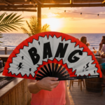 Festival Fan “BANG” comic i rød og hvid – Rave & party accessoire – Visning 6
