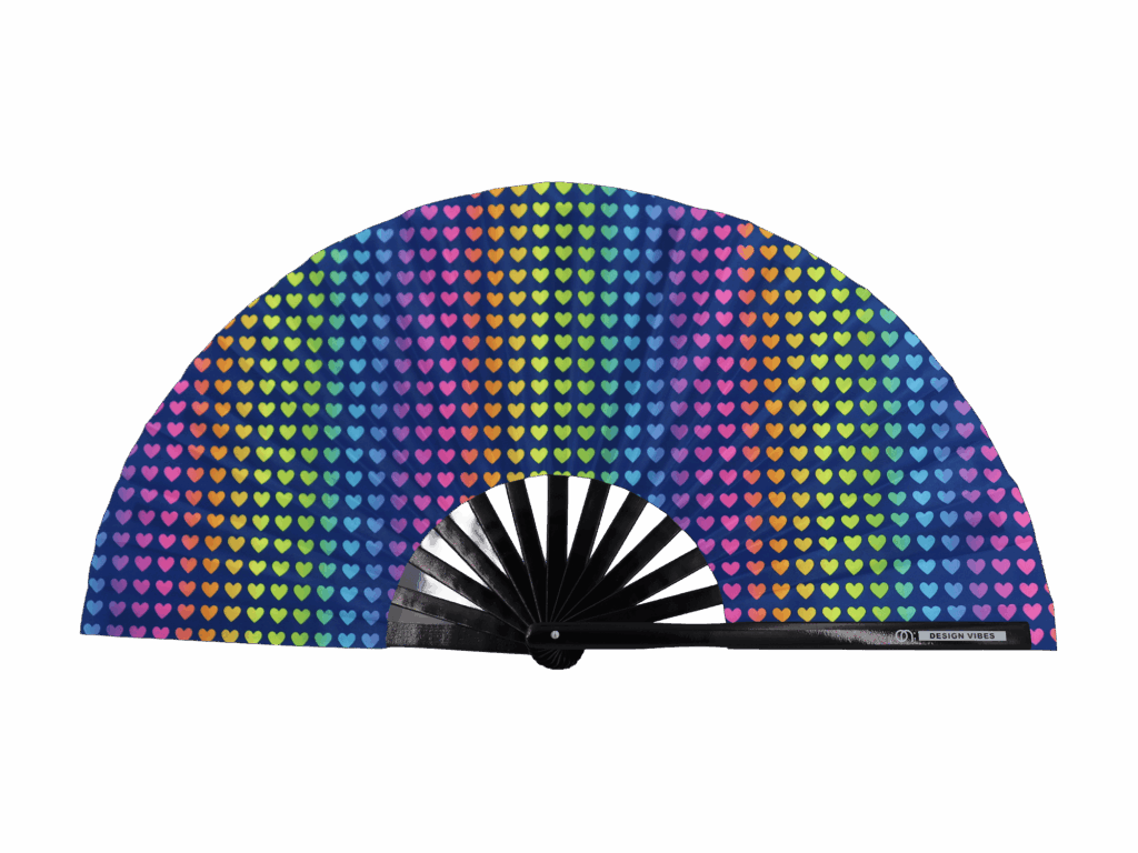 Mørkeblå festivalvifte med regnbuehjerter til Pride