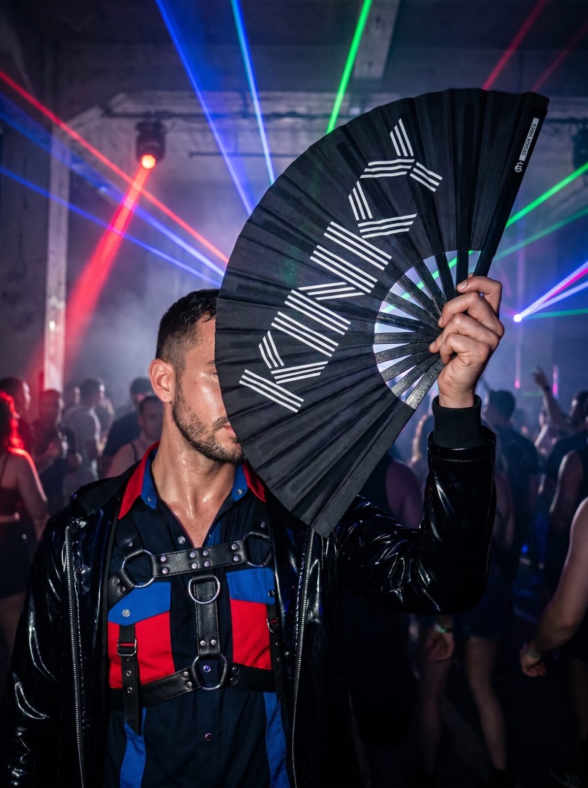 KINKY” festival fan i sort – Rave & Pride statement – Visning 2