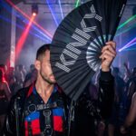 KINKY” festival fan i sort – Rave & Pride statement – Visning 2