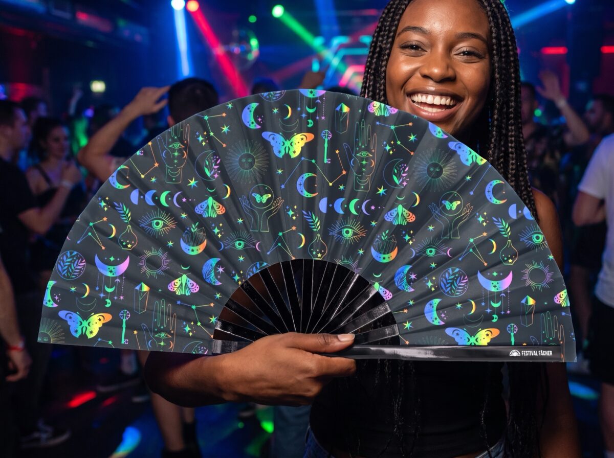 Festival Fan med måne og sommerfugle, regnbue på sort baggrund til festival og boho-stil, Visning 2