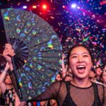 Festival Fan med måne og sommerfugle, regnbue på sort baggrund til festival og boho-stil, Visning 4