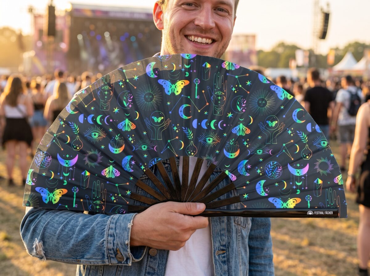 Festival Fan med måne og sommerfugle, regnbue på sort baggrund til festival og boho-stil, Visning 3