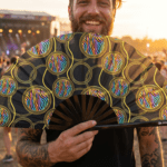 Festival Fans med neonfarvede cirkler i sort til Techno og Rave, Visning 3