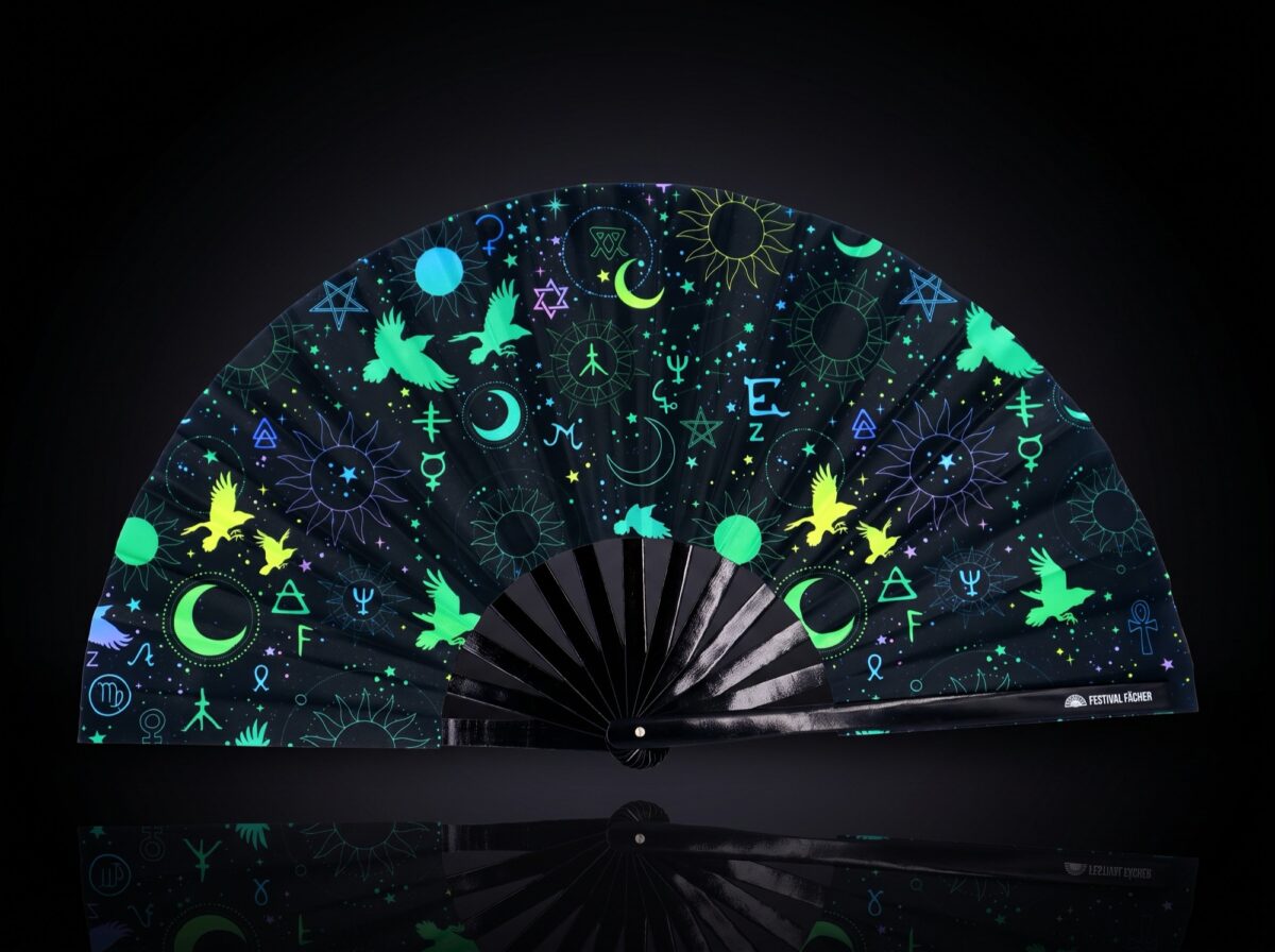 Festival Fans med okkulte symboler i neon-sort til psytrance og Rave