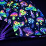 Festival Fan med neonfarvede svampe, farverige på sort baggrund til psytrance og Goa, Visning 5