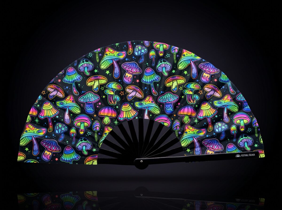 Festival Fan med neonfarvede svampe, farverige på sort baggrund til psytrance og Goa