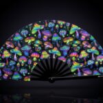 Festival Fan med neonfarvede svampe, farverige på sort baggrund til psytrance og Goa, Visning 1