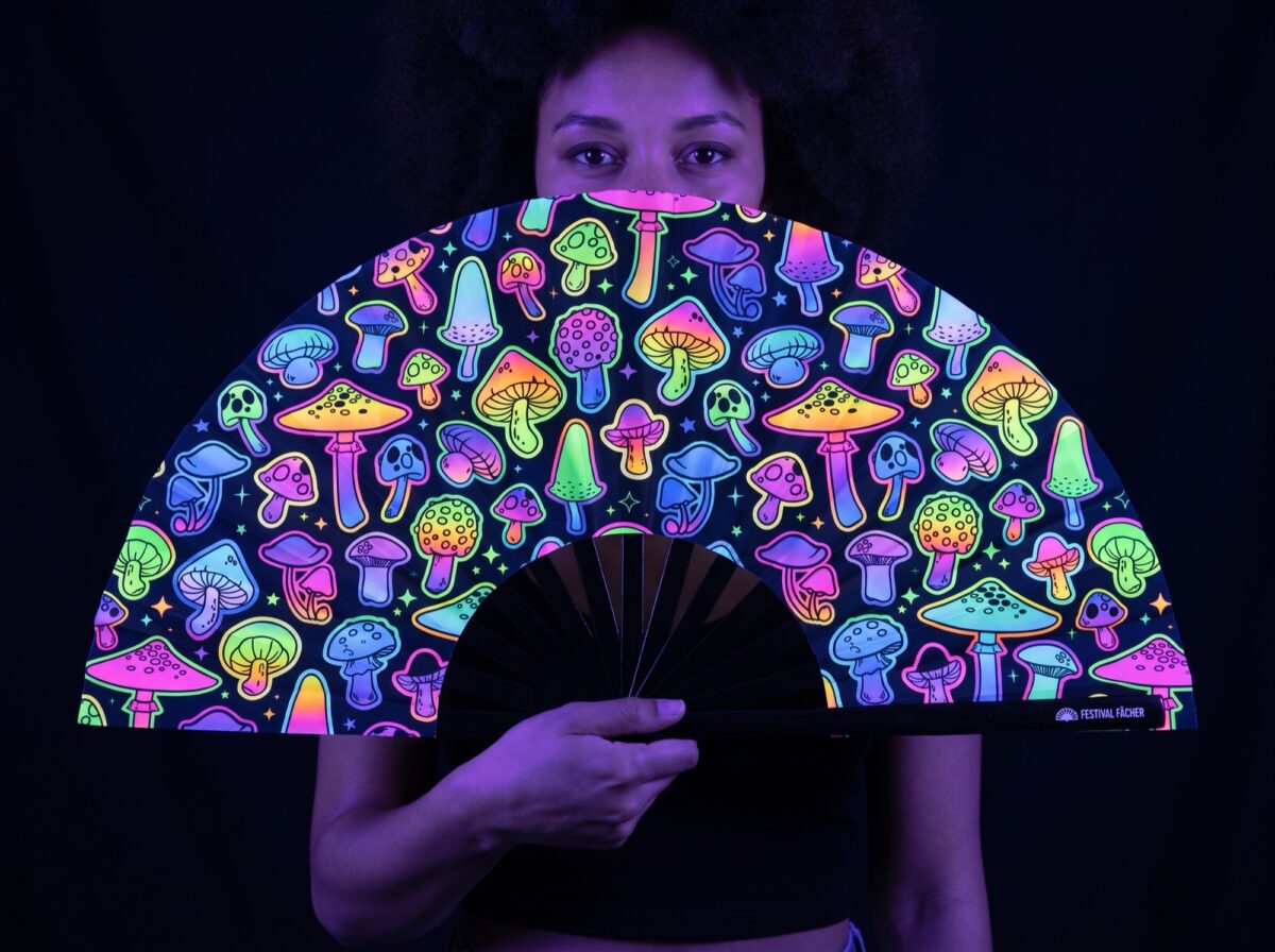 Festival Fan med neonfarvede svampe, airbrush, sort, til Goa & Psytrance Rave (UV)