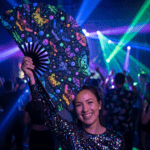 Festival Fan med neonfarvede sommerfugle i sort til Rave og blacklight, Visning 2