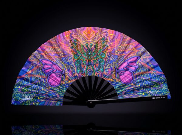 Festival Fan med sommerfugl-mandala i lilla til psytrance og festivaler